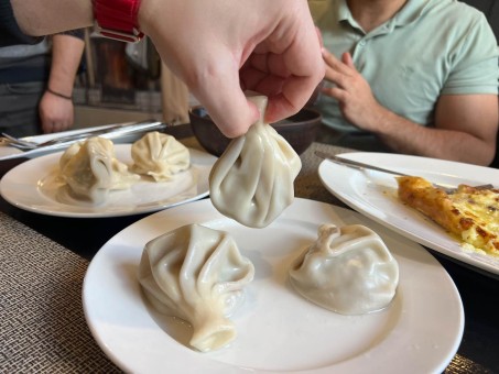 В погоне за недорогими хинкали забрели в кафе домашней грузинской кухни «Дудук»