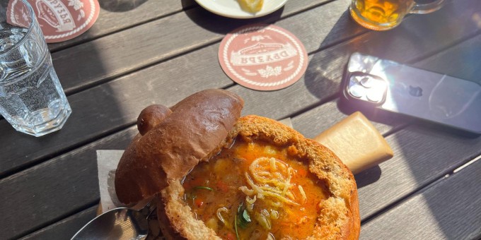 Где в Минске попробовать суп в хлебе: нашёл разные грибные и гуляш с ручным оленем