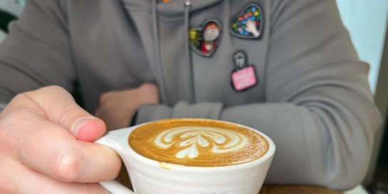 В новый «Деми» стоит сходить ради восхитительного капучино, как поцелуй после бокала вина