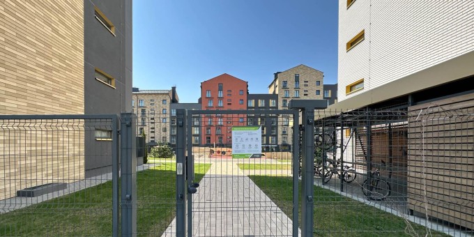 Кому в «Новой Боровой» жить хорошо. Прошлись по району, зажав в кулачке сотку