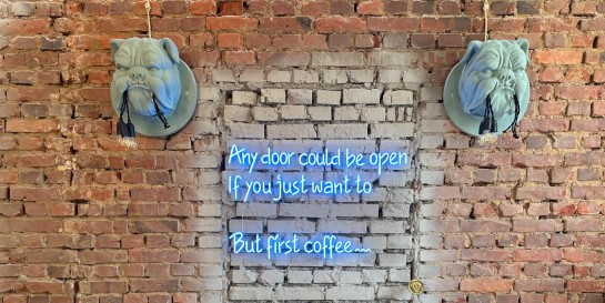 Проверяем, чем занимаются в новой кофейне «Редакция». Требуются подопытные кролики