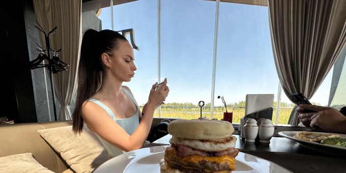 Чем завтракают богатеи и сколько это стоит? Тестим новые бранчи в ресторане на природе «Лебяжий»