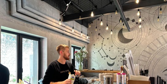 Новая свечная кофейня «Ноу фильтр», где исполняют желания за чашку капучино!