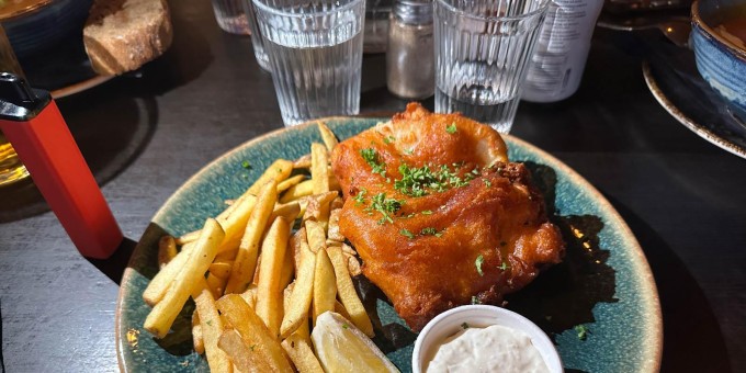 Завтрак, обед, ужин, а компот?! Чем кормят в Исландии туристов, кроме жуткой тухлой акулы и сколько это стоит