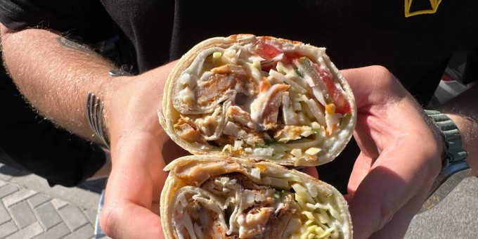 Где недовес, где сплошной мазик, и куда точно стоит сходить. Тестим «Вкусный Кебаб», «Джон Донер» и «Восточный дурум»