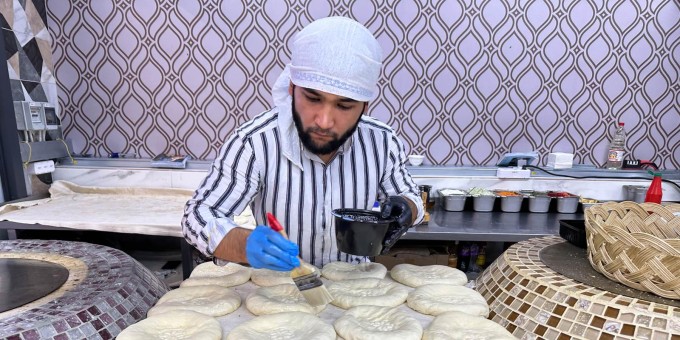 Котлетно-пловный стол еды с лагманом, шурпой и лепёшкой на троих за 59 рублей в таджикской народной столовой «Исфара»