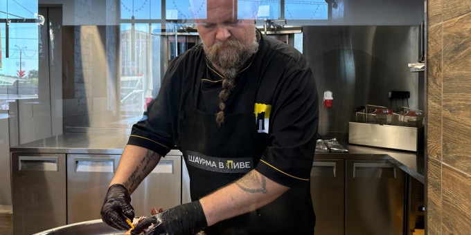 Соус из пива? Что? Тестим фирменную шаву с подачей на досках в новой «Шаурма в пиве»