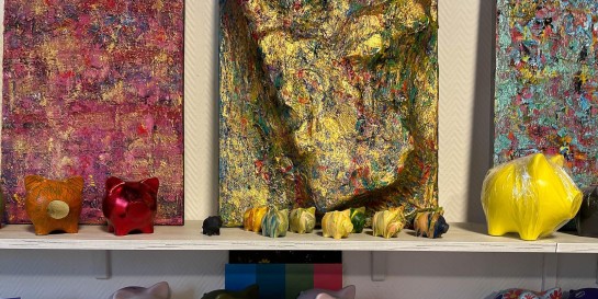 В буквальном смысле разбить копилку в самой необычной кофейне «Кофе и свинки» где-то на Ауэзова