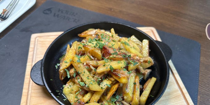 Новый трёхэтажный паб птица «Феникс» с недорогой деревенской кухней, корейскими ушами и борщом за 5,99 рублей