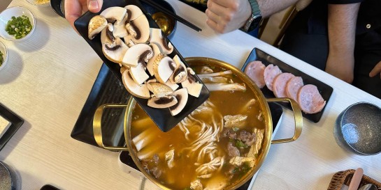 Можно ли четверым парням наесться суповым сетом за 50 рублей в китайском кафе «Цзян Хэ». Решил проверить!