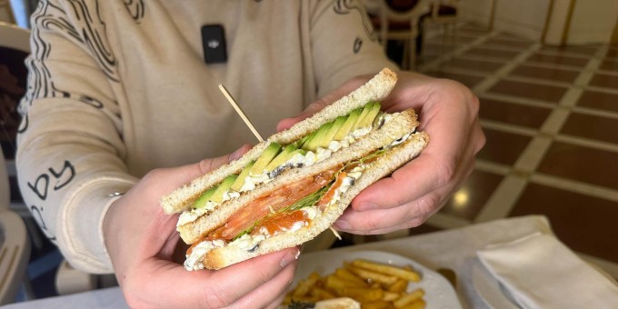 Где позавтракать с 7 утра сырниками за 7 рублей и что нового в обновлённом ресторане «Авиньон» гостиницы «Европа»