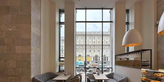 Что можно набрать на 24 рубля в новом кафетерии «ГУМа» на первом этаже, где любой десерт от 3,50 до 6 рублей