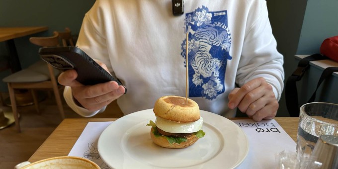 Круассан с кофе за 6 рублей, авторские бутерброды с 8 утра и коллекция хлеба в новом кафе «Бро Бэйкери»