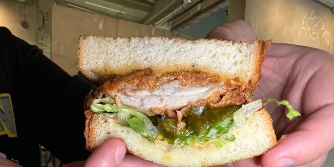 Собери завтрак себе сам с просекко до 16:00 и по вечерам движуха - новый молодящийся бар «Бэйб»