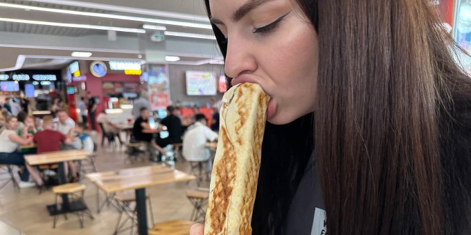 Смогут ли повторить лидский «Фэктори Кебаб» с шаурмой размером с человеческий рот на фудкорте в Минске