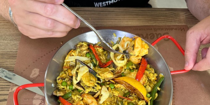 Почём хамон для народа? Тестим новое кафе придуманной испанской кухни «Суено» во дворике на Комсомольской