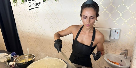 Ладно, и так сойдёт! Проверяем новую дранично-блинную как дома «Блин Гарден» в подвалах «Маяк Минска»