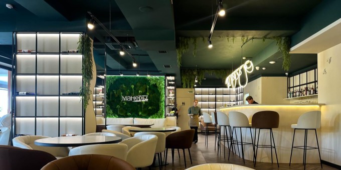 Свято место голодным не бывает. На Богдановича теперь новое кафе «Манеры» с вином, обедами и детским меню