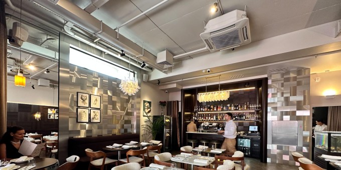 Сколько стоит ужин с не лесным ежом, закусками, пастой и четырьмя коктейлями в новом бистро «Деламер»