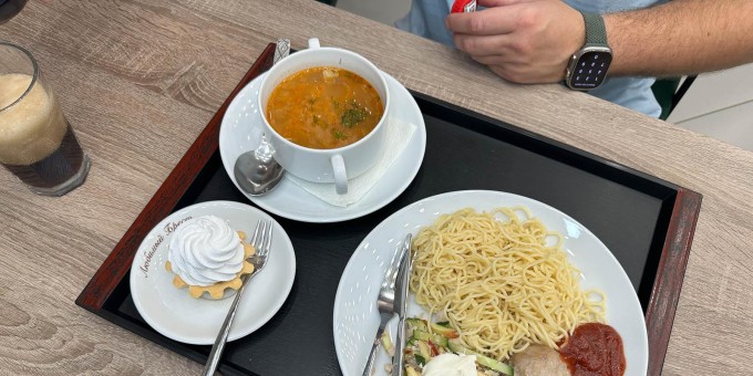 В магазине «Любимый Брест» можно пообедать комплексом за 10 рублей и полакомиться сладким за копейки. Проверяем!