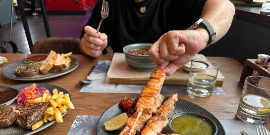 Плати за горячее - всё остальное бесплатно! Стреляем в новый гастробар белорусский «Гриль Лондон» с акцентом на мясо