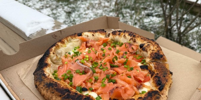 Теперь в Зелёной Гавани будет, где вкусно пиццу съесть! На центральной площади заработало кафе «Кава ла печи»