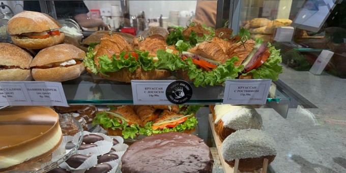 Что можно взять на 25 рублей в новой пекарне «Булочки», которая заработала у гнезда легендарной Сберутки