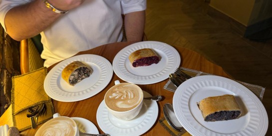 Бабушкины пироги по рецептам австрийских деревень теперь в Минске. Проверяем новое кафе «Тирольский штрудель»