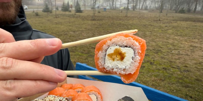 Самые вкусные суши в Гатово - мифы местных или реальность. Проверяем с весами точку доставки суши «Чеснок»