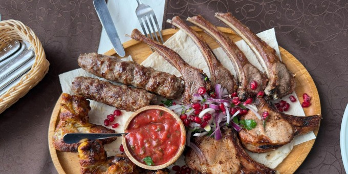 Вах, где в Минске жарят самый вкусный шашлык на огне! Жажда мяса привела нас в самый старый ресторан «Верба»