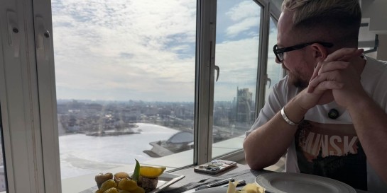 Проверяем стоимость обеденного меню в ресторане «Панорама» с завораживающим видом на Минск с 22 этажа