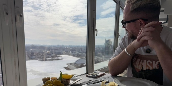 Проверяем стоимость обеденного меню в ресторане «Панорама» с завораживающим видом на Минск с 22 этажа