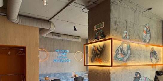 Надеюсь, что на вертеле жарился не голубь. Тестим дешёвую и самую дорогую шаурму под вывеской «Лаваш»