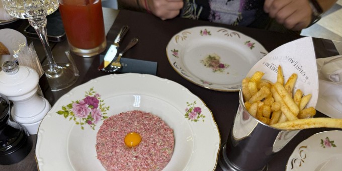 Новый уголок французских экспериментов над улитками «Ле Шато», где готовит шеф-повар Никита Чихачёв. Будь здоров!