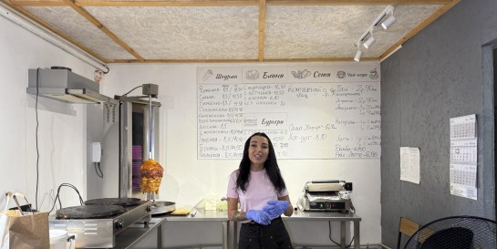 Что едят в Острошицком Городке, когда дома заканчивается еда. Тестим блины и агрогородскую шаурму в кафе «У Юли»