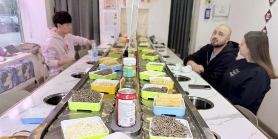 Сколько стоит похлебать супчика в новом секретном кафе «Тайцзи», где продукты к Хого развозит конвейер