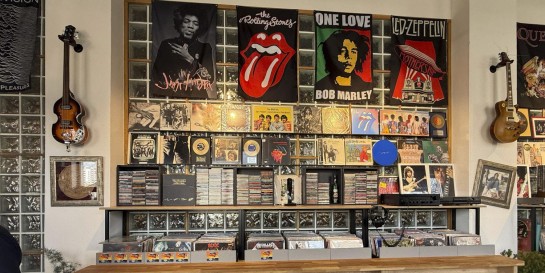 Что делать, когда дома уже нет места - новая кофейня, как магазин «Мьюзик Бокс» с самым большим выбором винила
