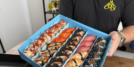 Где лучшие суши на доставке в Минске, чтобы на 9 кокобаев. Под каток попала новая доставка суши в коробке «Рис и море»
