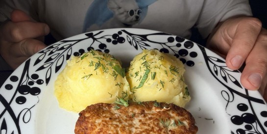 Где лучшие обеды до 15 рублей за поднос еды. Проверяем сколько стоит пообедать в новом кафе «Гурмэ» в здании ГАИ