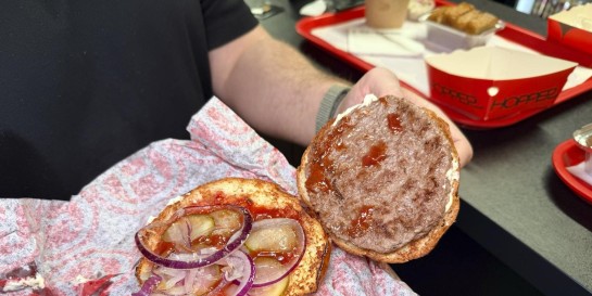 На рынке для богатых «Валерьяново» заработала бургерная «Хоппер» и десертная «Мусс». Кому борща за 9 рубасов?