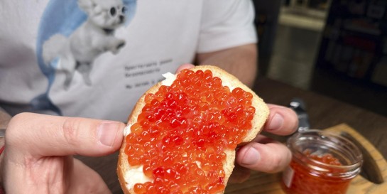 В магазины завезли баночную красную икру кеты и горбуши с Камчатки на любой бюджет. Сейчас на акции!