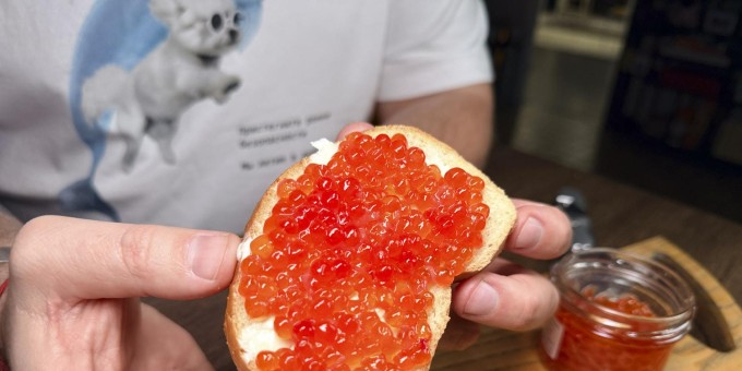 В магазины завезли баночную красную икру кеты и горбуши с Камчатки на любой бюджет. Сейчас на акции!