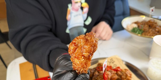 Так курицу ещё никто не жарил! Новое корейское кафе, где готовят только курицу «Оппа Чикен» гангнам стайл