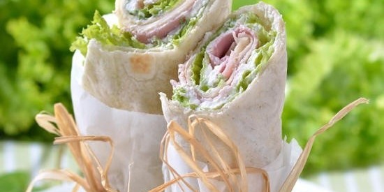 Закуска из лаваша с зеленью и куриным мясом