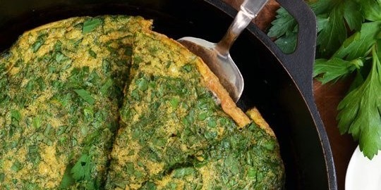 Иранский омлет с зеленью «Куку сабзи»