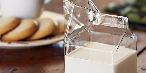 Графин для молока в виде пачки от молока