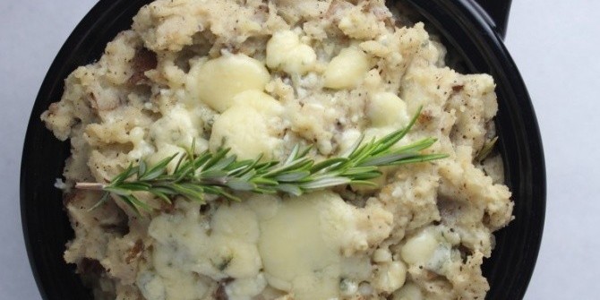 Оригинальное домашнее пюре с сыром и розмарином