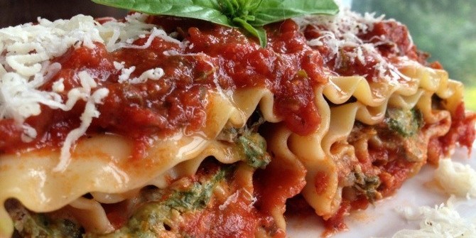 Шпинатовая лазанья с домашним соусом маринара