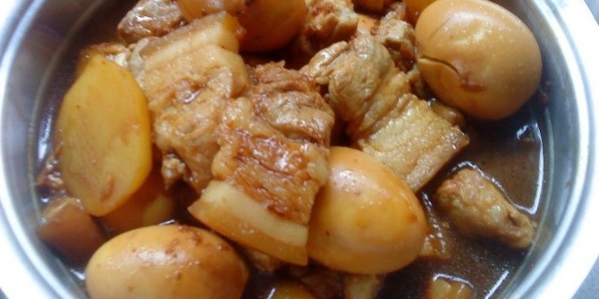 Горячий горшочек с фаршем овощами и плавленным сыром