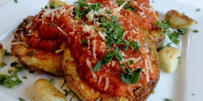 Мамин коронный рецепт - баклажаны под помидорами с сыром